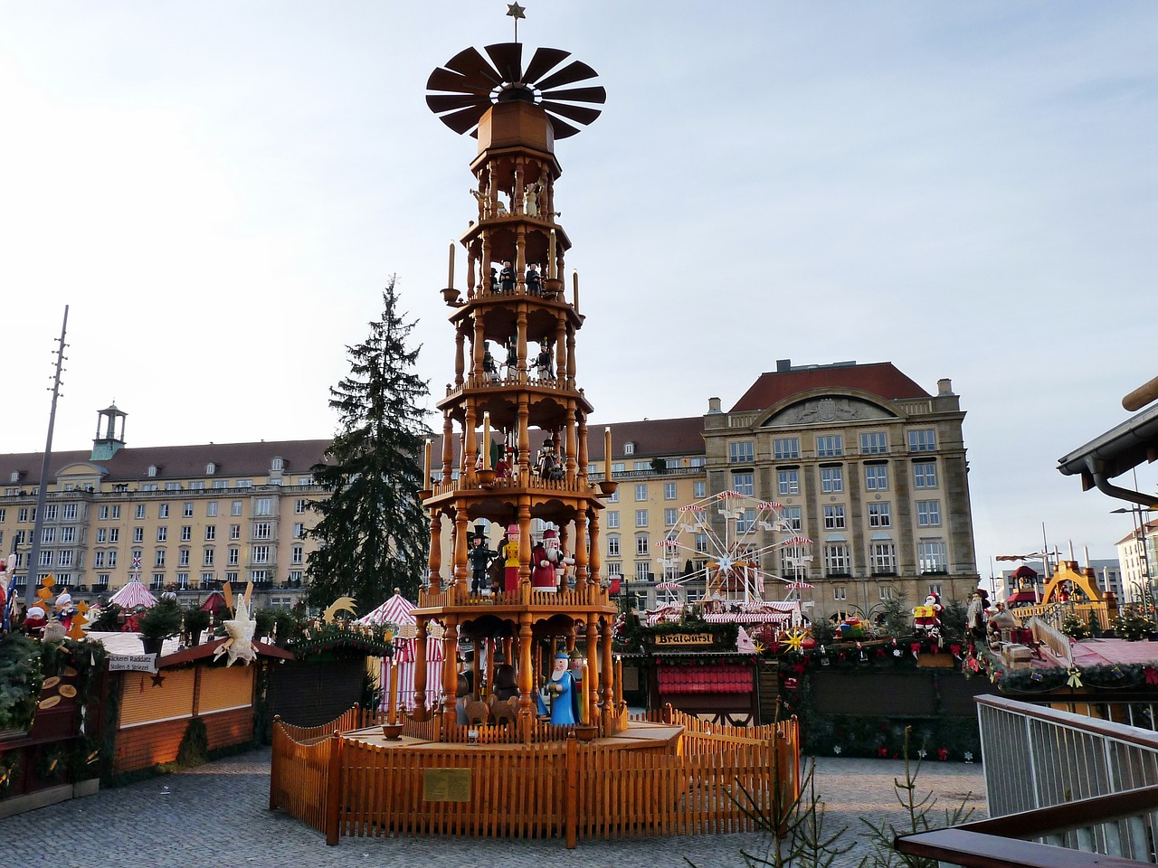 dresdner striezelmarkt 2012, dresden, historical